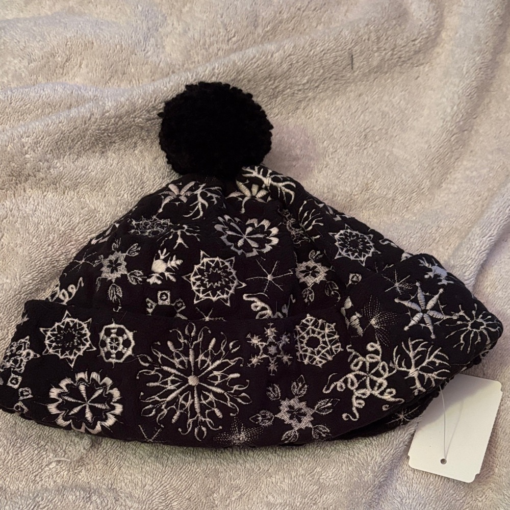 Saks Fifth Avenue snowflakes by marian bantjes fleece hat NWT